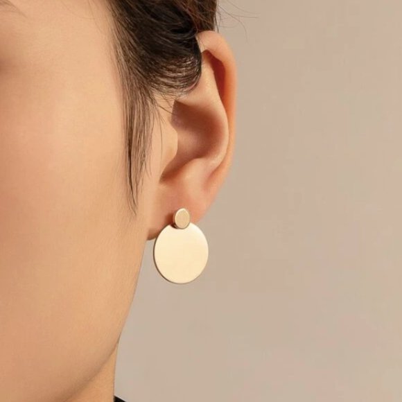 Golden modern disc earring - Picture 1 of 3
